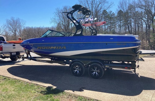 Byrdstown Alquiler De Eote | Wakeboarding boat with me as a driver.