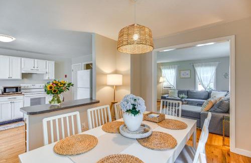 Wakefield-Peacedale Apartamento | Wakefield Escape Walk to Downtown and Near Beaches!