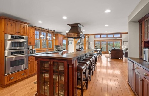 East Dover Casa | Wakelee Farm | Close to Mt. Snow on 40 Acres!