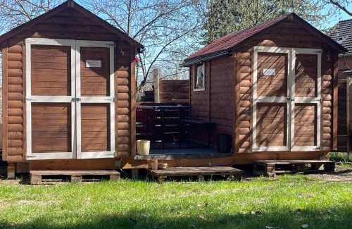 Cottbus Otro | WaldCamp mit einfachen und zweckmässigen Hütten und Caravans Natur Pur
