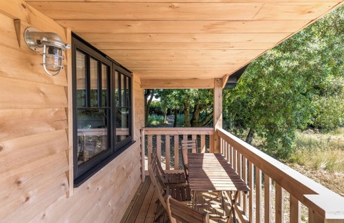 Llantwit Major Cabaña | WALDEN LODGE, family friendly, with open fire in Llantwit Major
