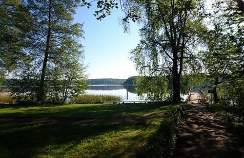 Neuruppin Apartamento | Waldschenke Stendenitz Übernachten im Wald am See
