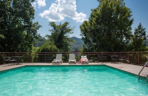Gatlinburg Condominio | Walk 2 Downtown Gatlinburg/Awesome Mountain Views