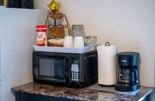 Bradenton Condominio | Walk 2 Restaurants-King Bed-Near Beaches & IMG.