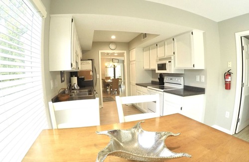 Spinnaker Beachhouses Casa | Walk:Beach/Golf/Restaurants–3 BD/2 BA Dog Friendly Spinnaker