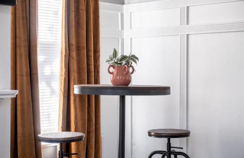 Columbus Casa | Walk/Bike everywhere from this Historic Chic Studio