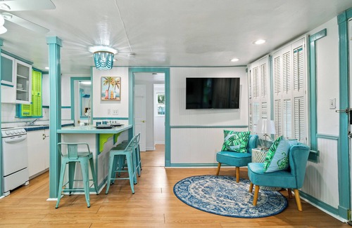 Lake Worth Casa | Walk Downtown; Beach 1.1 miles, Bar, Karaoke, Family Friendly, Jimmy Buffet Vibe