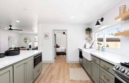 Exeter Casa | Walk DT Exeter, Drive to Sequoia - School House