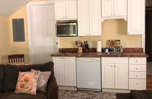 Suttons Bay Apartamento | Camine por todas partes en el adorable pueblo de Suttons Bay.