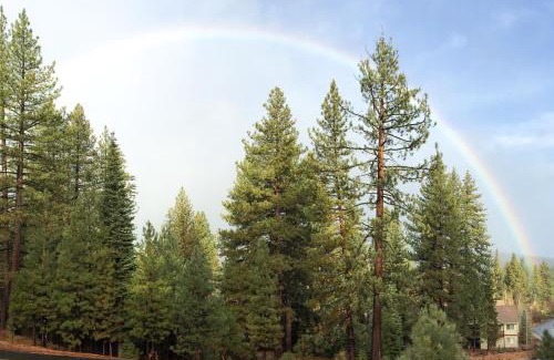 Truckee Casa | Walk-Friendly Truckee House