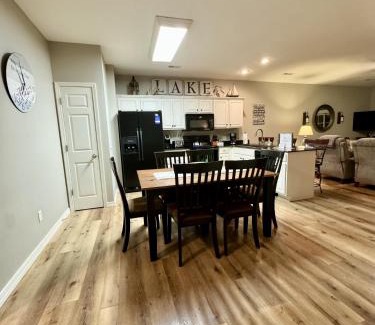 Hollister Apartamento | Walk-in level Condo B-6 Near Lake