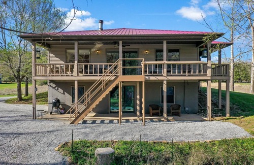 Norfork Cabaña | Walk-in Norfork River Access! 6 Acres of Privacy! Old Charlie's on the Norfork River