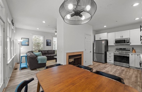 Bermuda Bay Condominio | Walk on Water: Soundside, Community Pool and Clubhouse Access