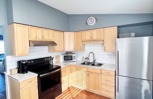 Regional District of Nanaimo Casa | Walk on waterfront home in Qualicum Beach