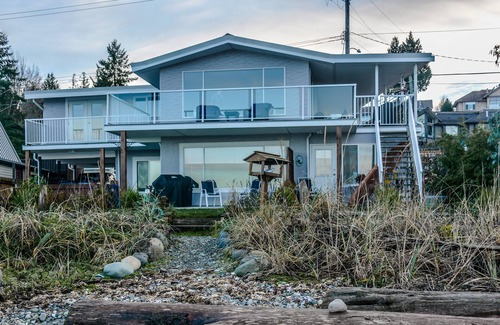 Regional District of Nanaimo Casa | Walk on waterfront home in Qualicum Beach