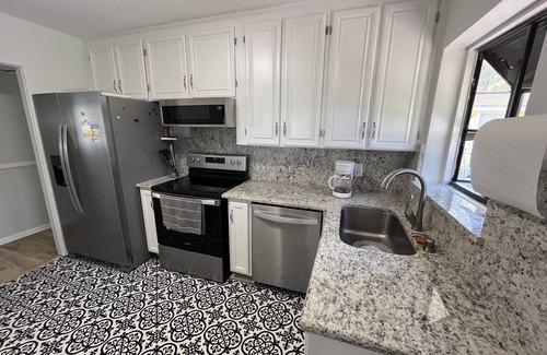 Jacksonville Casa | Walk or bike ride to your favorite spots!