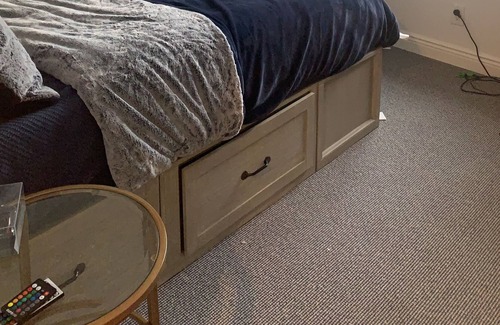 Lincoln Square Apartamento | Walk or ride to beach and town from Sag Harbor village home