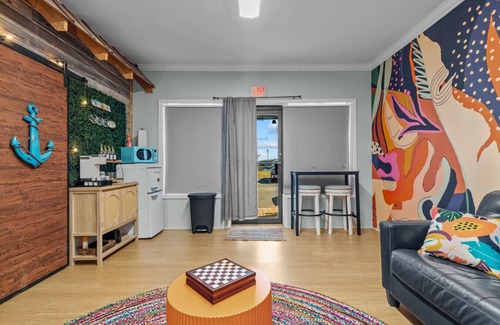 Swansboro Apartamento | Walk Score 99/ Waterfront/Upscale Design/ 2 Kayaks