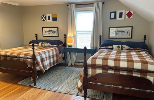 Cape Elizabeth Otro | Walk the beach or watch the tides from "Boatyard". 6 bedrooms, AC, waterfront!