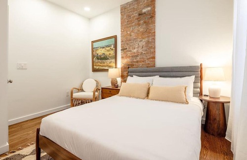 Over-the-Rhine Apartamento | Walk to ALL - Washington Park - Gorgeous 2BR Condo