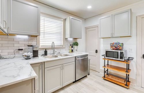 Birmingham Cabaña | Walk to Amphitheater & Stadium: Home w/ Deck!