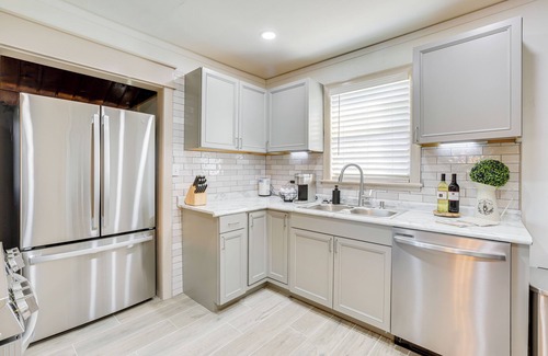 Birmingham Cabaña | Walk to Amphitheater & Stadium: Home w/ Deck!