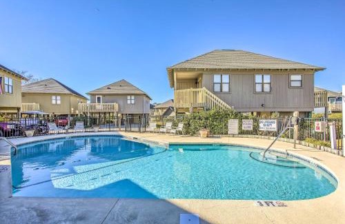 Myrtle Beach Casa | Walk to Apache Pier Coastal Condo with Pool Access