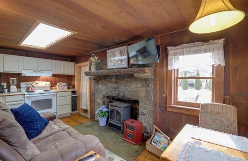 Hot Springs Apartamento | Walk to Appalachian Trail Hot Springs Getaway!