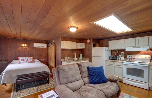 Hot Springs Apartamento | Walk to Appalachian Trail Hot Springs Getaway!