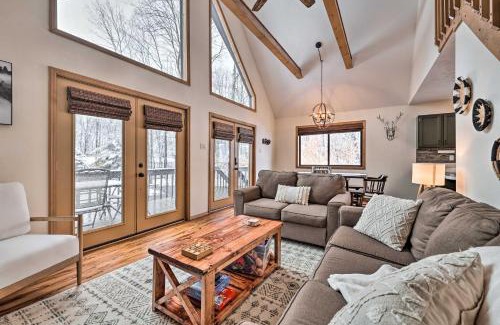 Pocono Lake Casa | Walk to Arrowhead Lake Cabin with Private Hot Tub!
