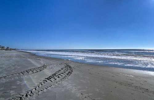 Atlantic Beach Casa | Walk to Atlantic Beach Family Gem with Fenced Yard
