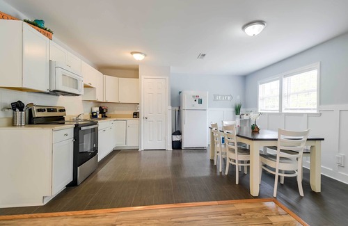 Atlantic Beach Casa | ¡NUEVO! Grand Strand Home Steps de Atlantic Beach!