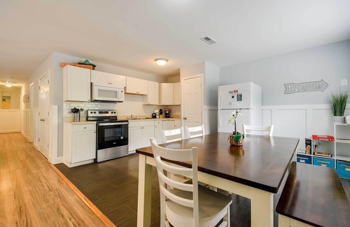 Atlantic Beach Casa | ¡NUEVO! Grand Strand Home Steps de Atlantic Beach!