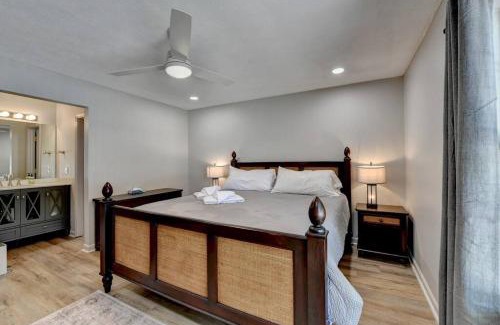 Alpharetta Casa | Walk to Avalon or Downtown 3