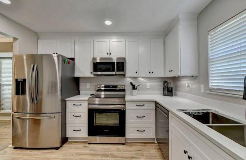 Alpharetta Casa | Walk to Avalon or Downtown 3