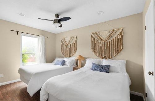 Barton Hills Casa | Walk to BartonSwim, Eat at SoCO Sleeps 8