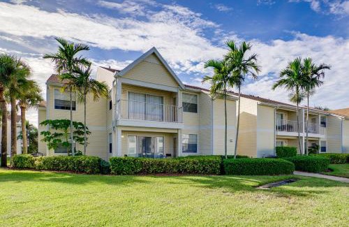 Ocean Side Village Apartamento | Walk to Beach 1st-Floor Unit with Pool in Melbourne