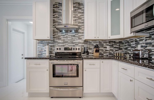 Dolphin Isles Casa | ¡CAMINATA A LA PLAYA! 3BR Ultra Modern Home!