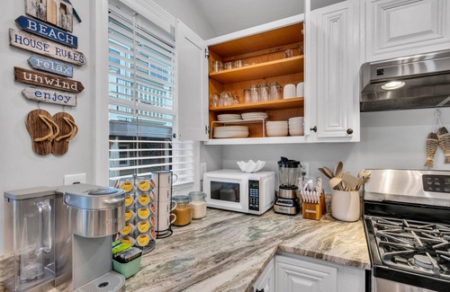 Seaside Heights Cabaña | Walk to beach! 4 Beach Badges Included. BBQ + Fire Pit. Towels and Linens incl.