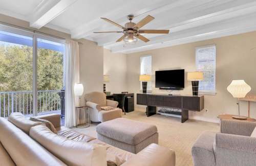 Longbeach Village Casa | Walk to Beach, Amazing Views, Longboat Key, Aqua Bay