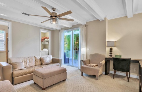 Longbeach Village Casa | Walk to Beach, Amazing Views, Longboat Key, Aqua Bay