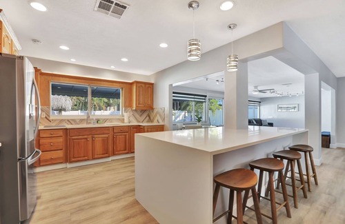 The Cove Casa | Walk to Beach and Restaurants 4 Bedroom Home with Pool Deerfield Boca Raton