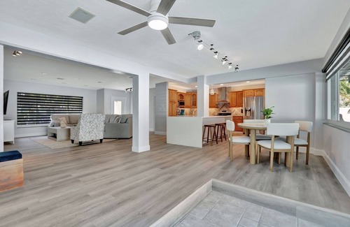 The Cove Casa | Walk to Beach and Restaurants 4 Bedroom Home with Pool Deerfield Boca Raton