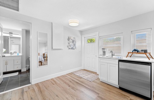 Laurel Casa | Walk to Beach. Beautifully Renovated 3BR, 2BA Home w/Outdoor Shower & Grille