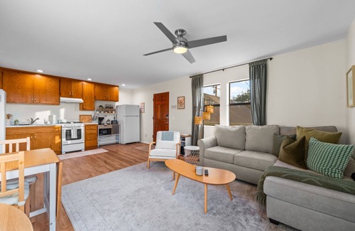 Ventura Casa | Walk To Beach! Clean & Super Comfy, Great Location