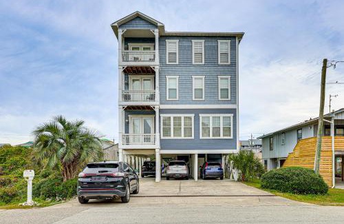 Wilmington Beach Apartamento | Walk to Beach Coastal Carolina Home with Decks!