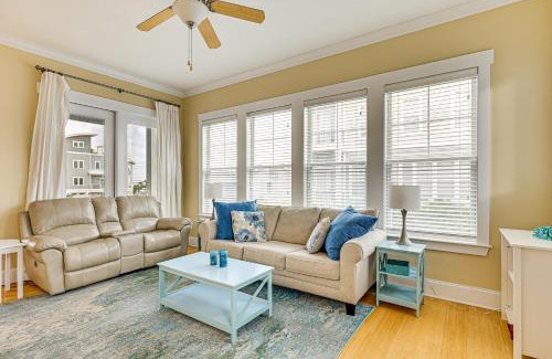 Wilmington Beach Apartamento | Walk to Beach Coastal Carolina Home with Decks!