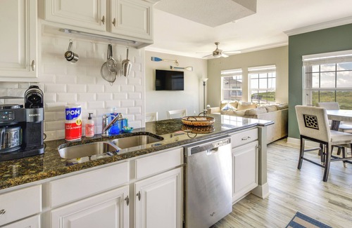 Corpus Christi Apartamento | Walk to Beach: Corpus Christi Gem on Padre Island!