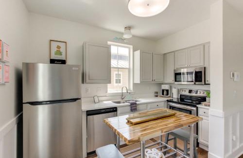 Pass Christian Casa | Walk to Beach Cottage with Yard in Pass Christian!