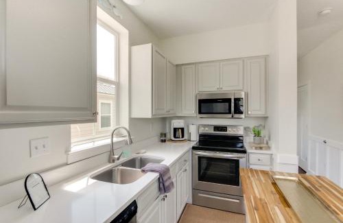 Pass Christian Casa | Walk to Beach Cottage with Yard in Pass Christian!